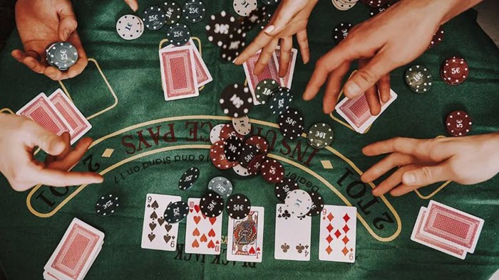 Poker online - Trò chơi xu hướng của cược thủ Việt 2023 Tìm hiểu về luật chơi Poker online