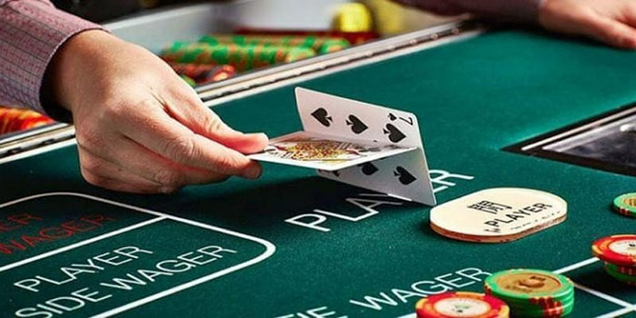Top 5 chiến thuật Baccarat đỉnh cao từ giới cao thủ Kubet Chiến thuật ngồi canh bài trong Baccarat